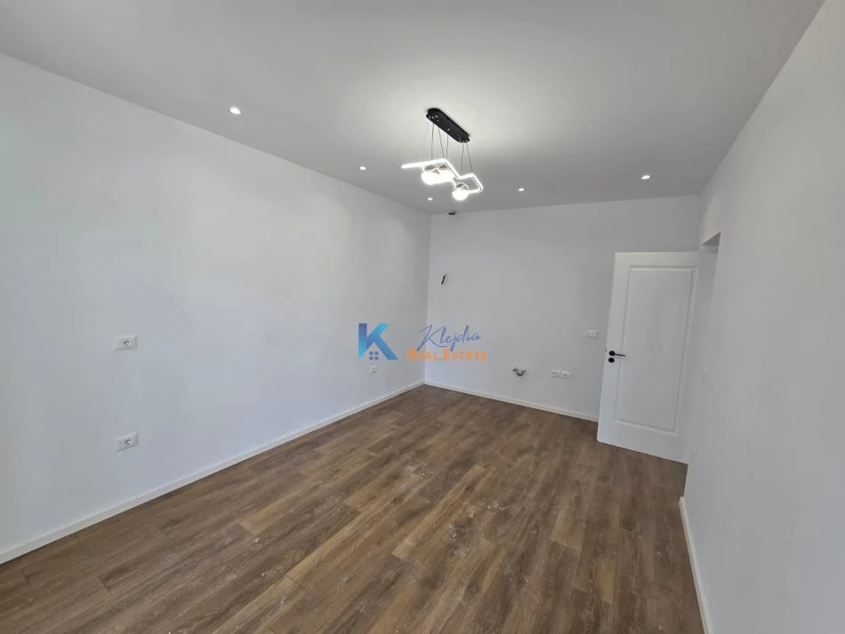 Tirane, shitet apartament 2+1+Ballkon Kati 4, 75 m² 185.000 € (Myslym Shyr, prane shkolles Pjeter Budi)