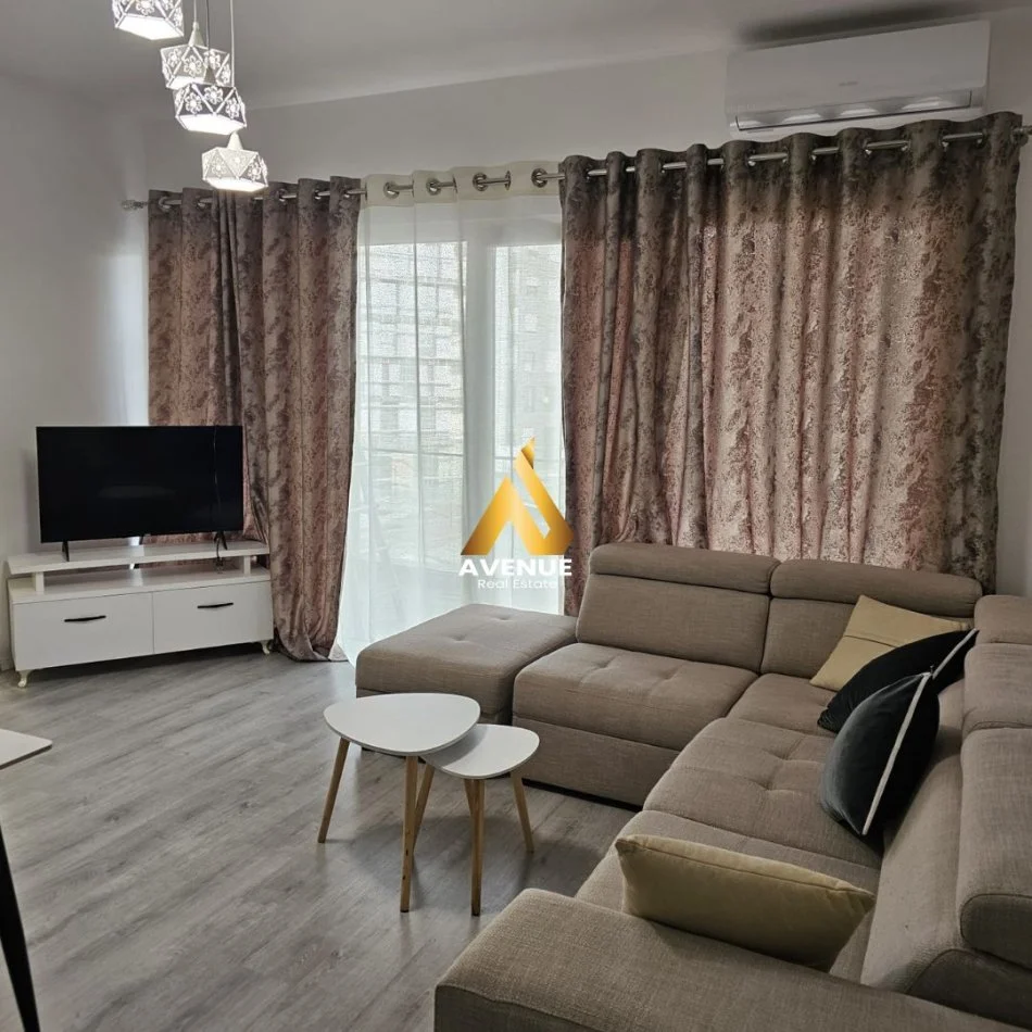Tirane, jepet me qera apartament 2+1+Ballkon Kati 3, 75 m² 650 € (5 maji)