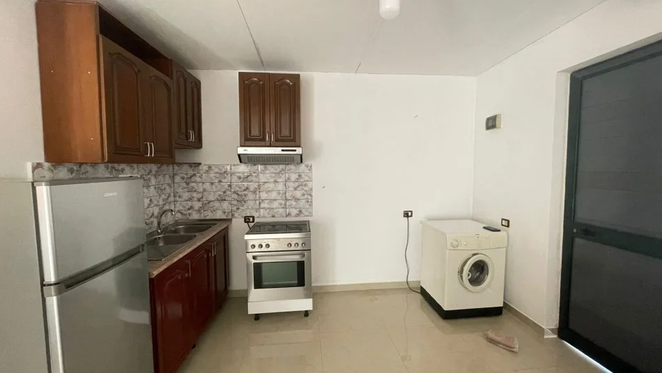 Tirane, jepet me qera apartament 1+1 Kati 1, 50 m² 270 € (don bosco)