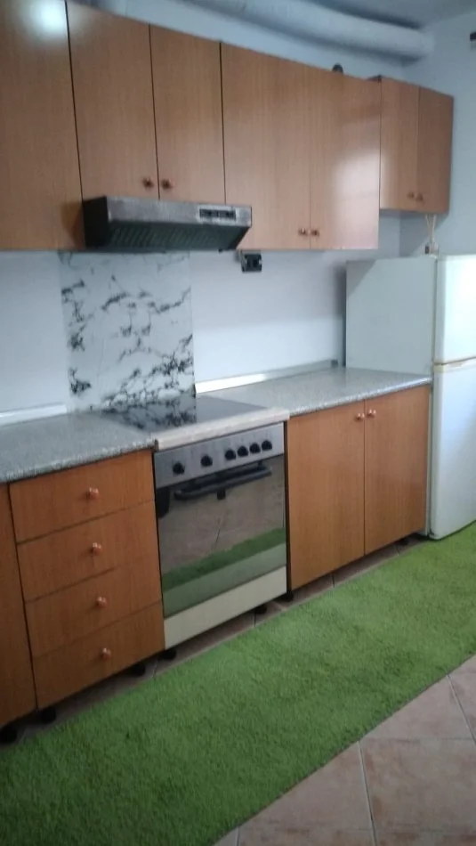 Tirane, jepet me qera apartament 2+1 Kati 1, 70 m² 350 € (Stacioni i trenit)