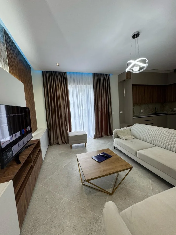 Tirane, jepet me qera Vile 2 Katshe Kati 1, 200 m² 1.500 € (Rruga e Vilave TEG)