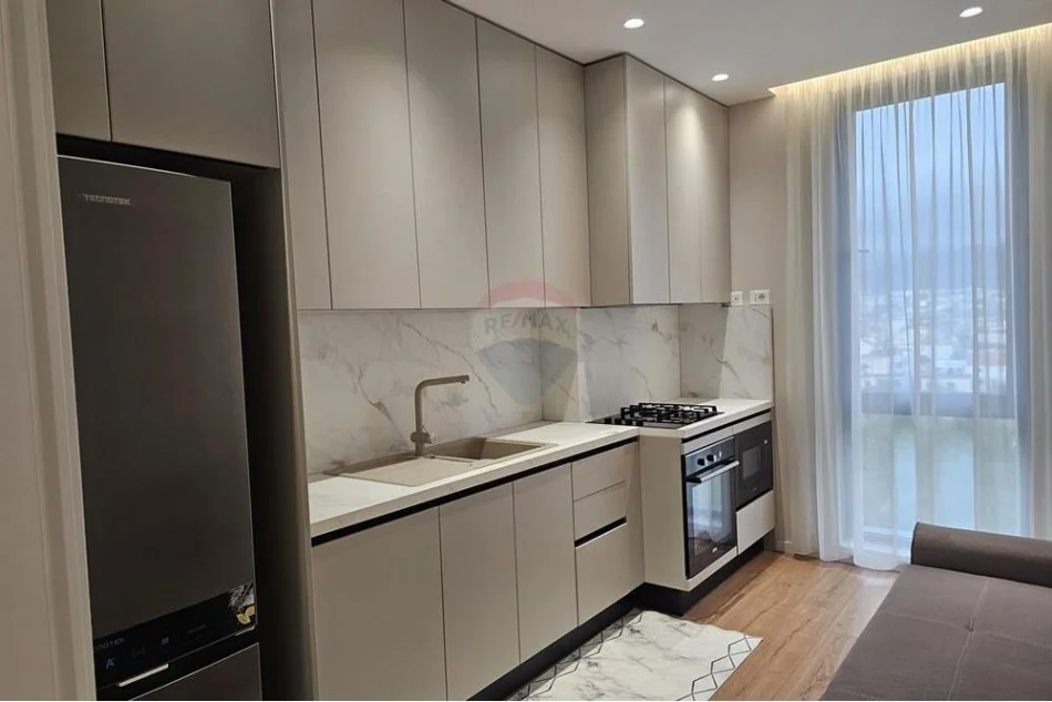 Tirane, jepet me qera , 600 € (Bulevardi i Ri Jordan Misja)