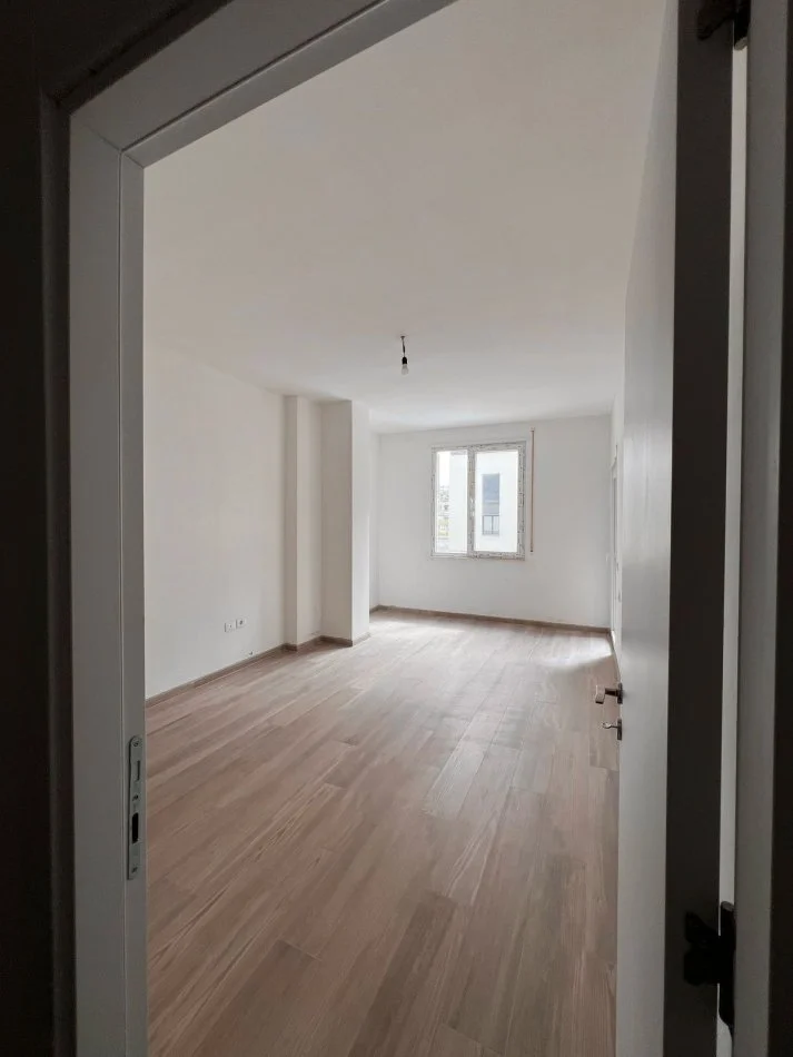 Tirane, jepet me qera apartament 2+1 Kati 2, 112 m² 450 € (Shkoze)