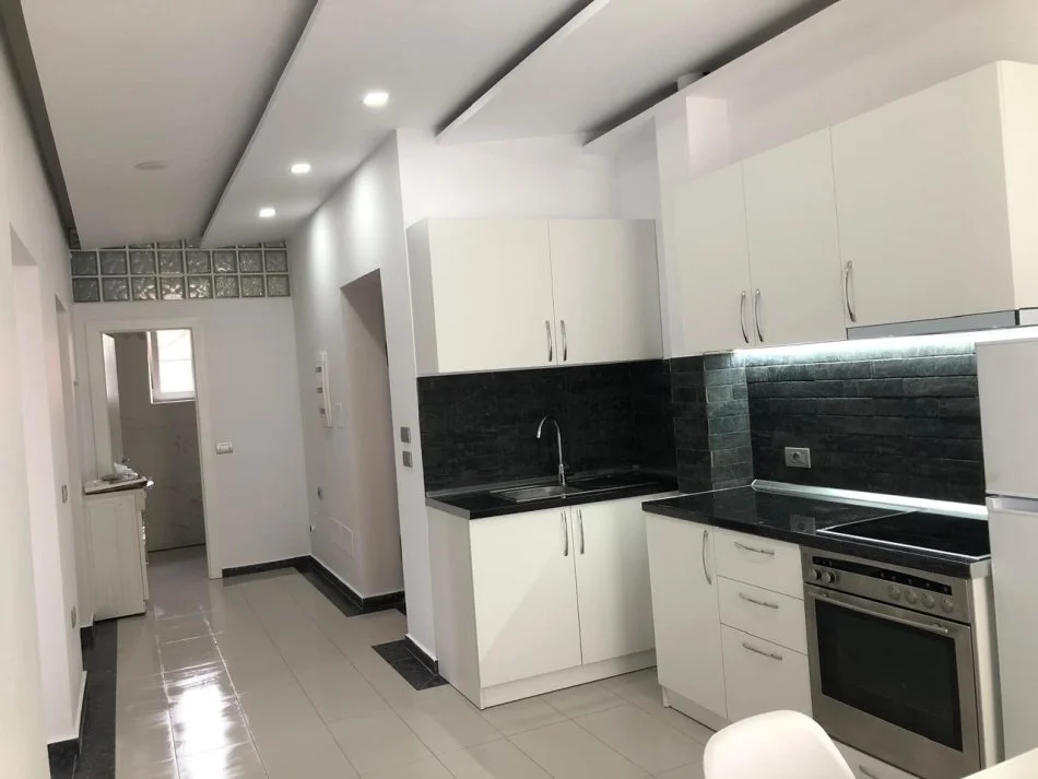 Tirane, jepet me qera apartament 2+1 Kati 2, 70 m² 500 € (Brryli)