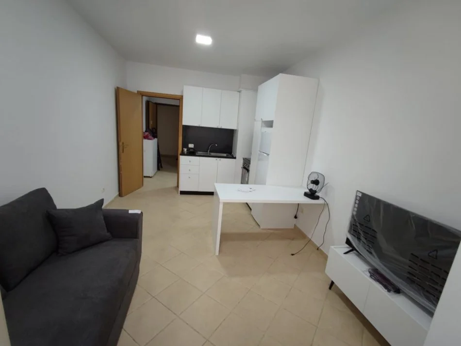 Tirane, jepet me qera apartament 1+1 Kati 6, 60 m² 400 € (Rruga Teodor Keko)