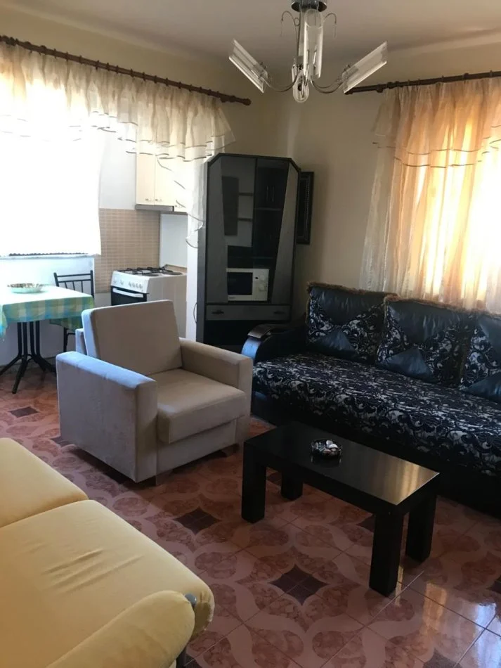 Tirane, jepet me qera apartament 1+1 Kati 5, 55 m² 400 € (Rruga Hoxha Tahsim)