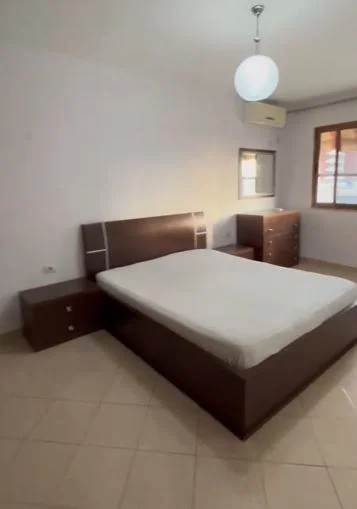 Tirane, jepet me qera apartament 1+1 Kati 5, 65 m² 360 € (Oxhaku)