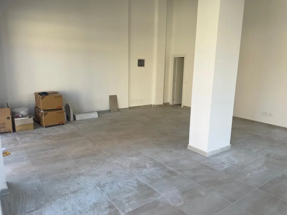 Tirane, jepet me qera ambjent biznesi Kati 0, 70 m² 500 € (Rruga e Dibres)