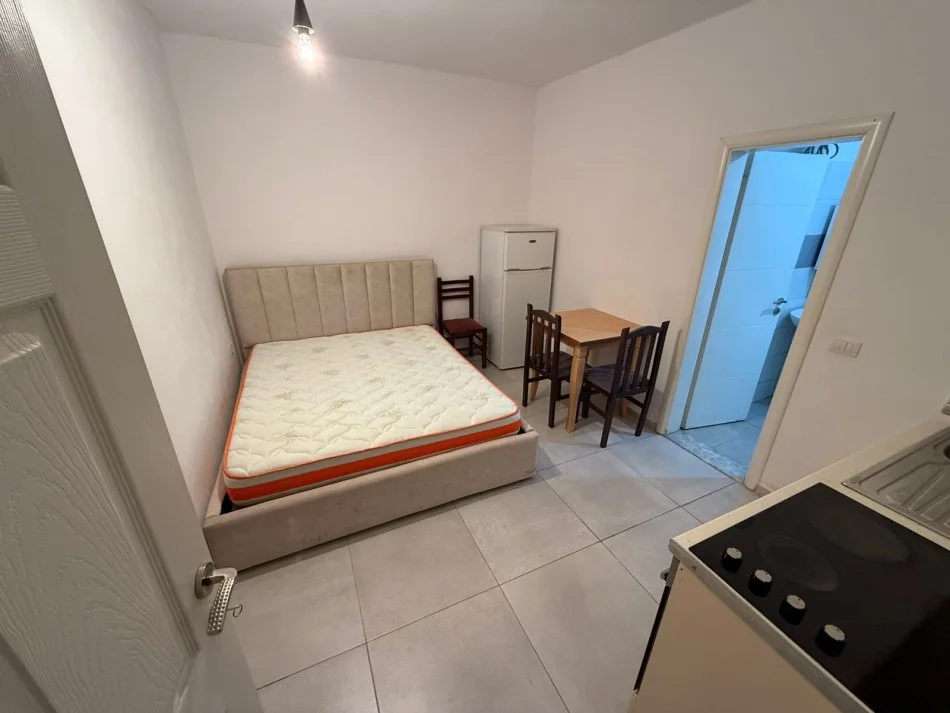 Tirane, jepet me qera apartament 1+1 Kati 0, 35 m² 250 € (Rruga dibres)