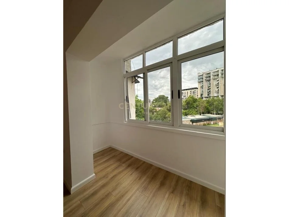 Tirane, shitet garsonier 1+1 Kati 4, 31 m² 93.000 € (Prane Postës ne Qendren e Tiranes)