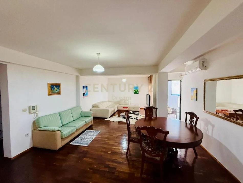 Tirane, jepet me qera apartament 2+1 Kati 5, 120 m² 800 € (Ish-Blloku)