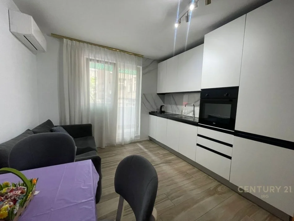 Tirane, jepet me qera apartament 2+1 Kati 2, 80 m² 750 € (Rruga Mine Peza)