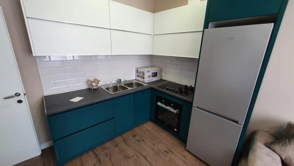 Tirane, jepet me qera apartament 2+1 , 95 m² 700 € (Rruga Mine Peza)