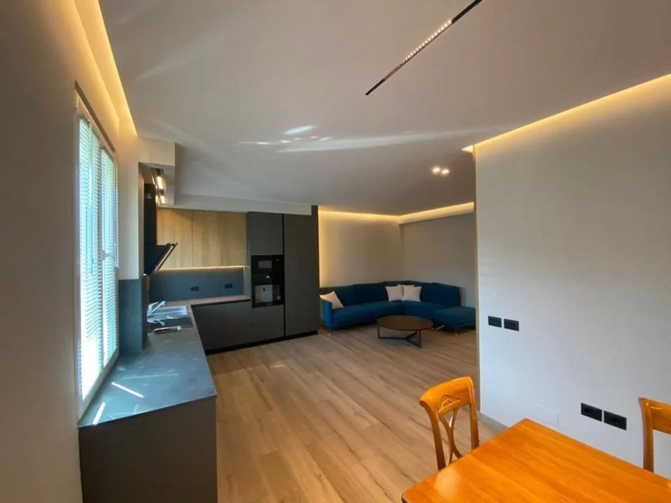 Tirane, jepet me qera apartament 2+1 Kati 7, 100 m² 1.000 € (Nenkalimi i Komunes)