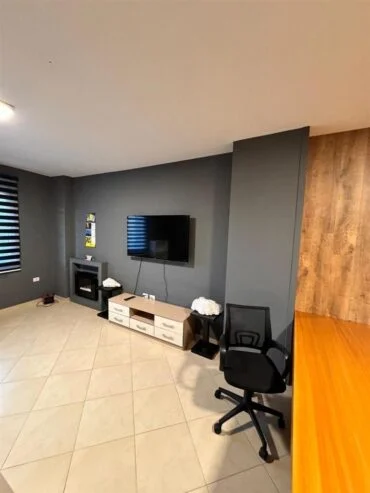 Tirane, jepet me qera zyre Kati 2, 100 m² 850 € (Qender)