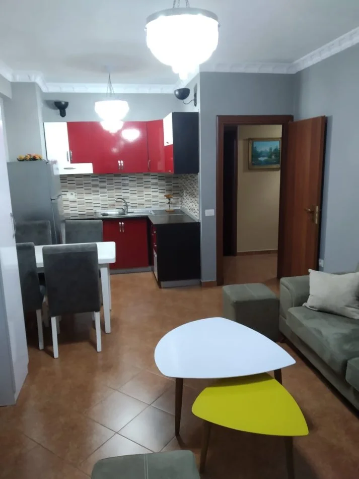 Tirane, jepet me qera apartament 2+1 Kati 7, 90 m² 450 € (Unaza e Re)