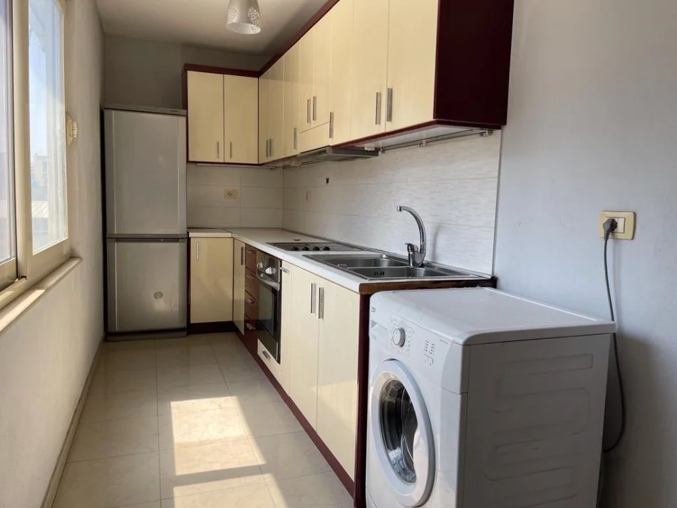 Tirane, jepet me qera apartament 2+1 Kati 5, 75 m² 480 € (21 Dhjetori)