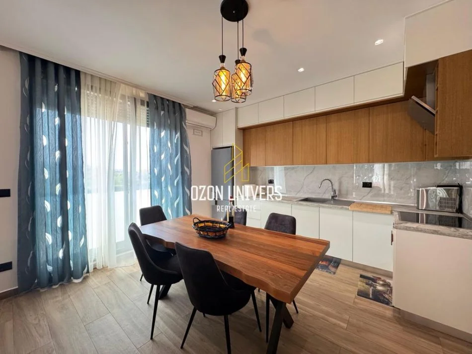 Tirane, jepet me qera apartament 2+1+Ballkon Kati 1, 137 m² 1.500 € (Rezidencë në TEG)