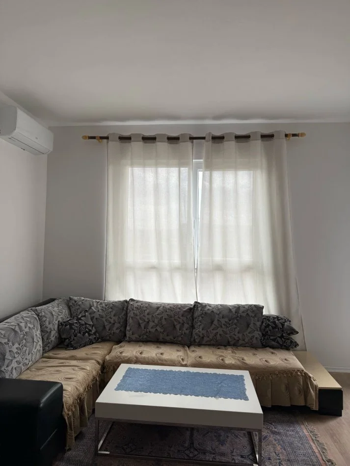 Tirane, jepet me qera apartament 1+1 Kati 1, 60 m² 450 € 