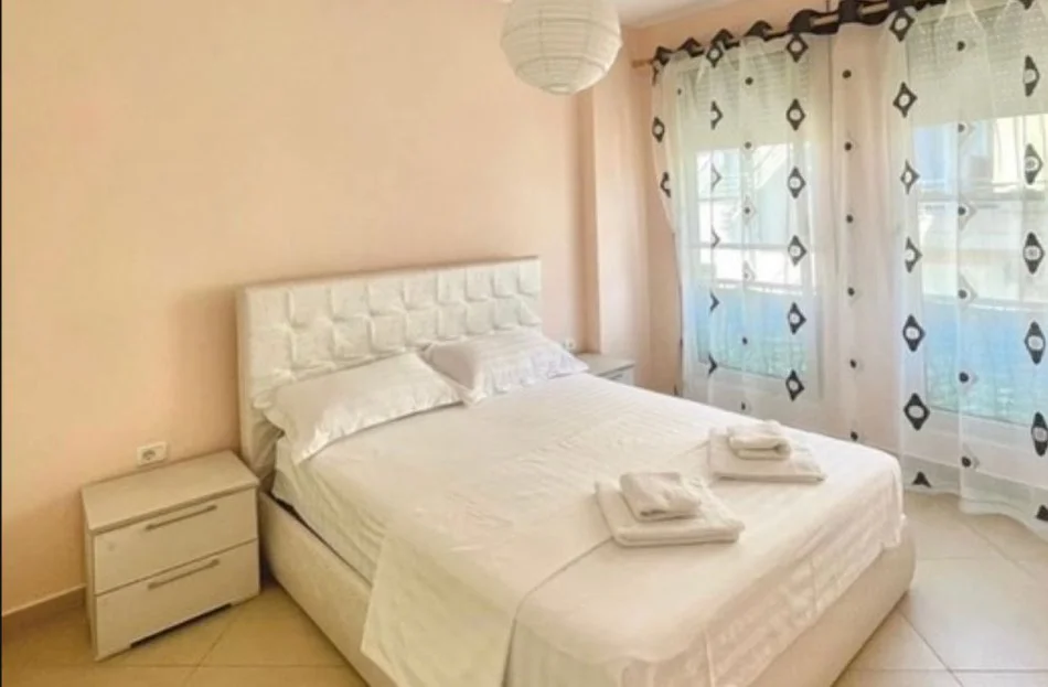 Tirane, jepet me qera apartament 2+1 Kati 2, 90 m² (Liqeni Artificial)