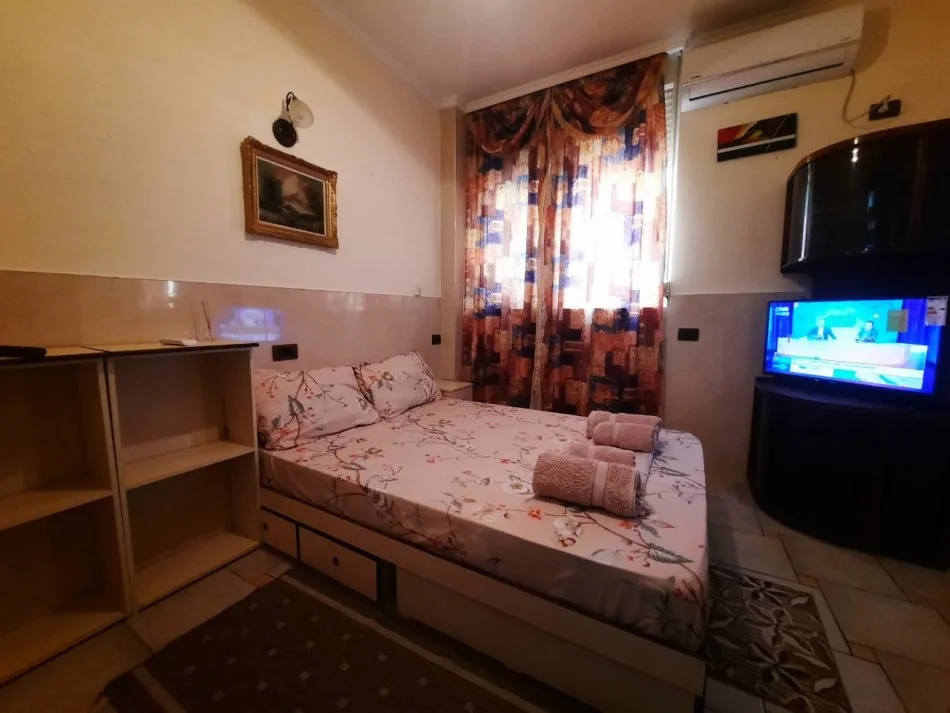 Tirane, jepet me qera apartament 1+1 Kati 2, 60 m² 450 € (5 maji)