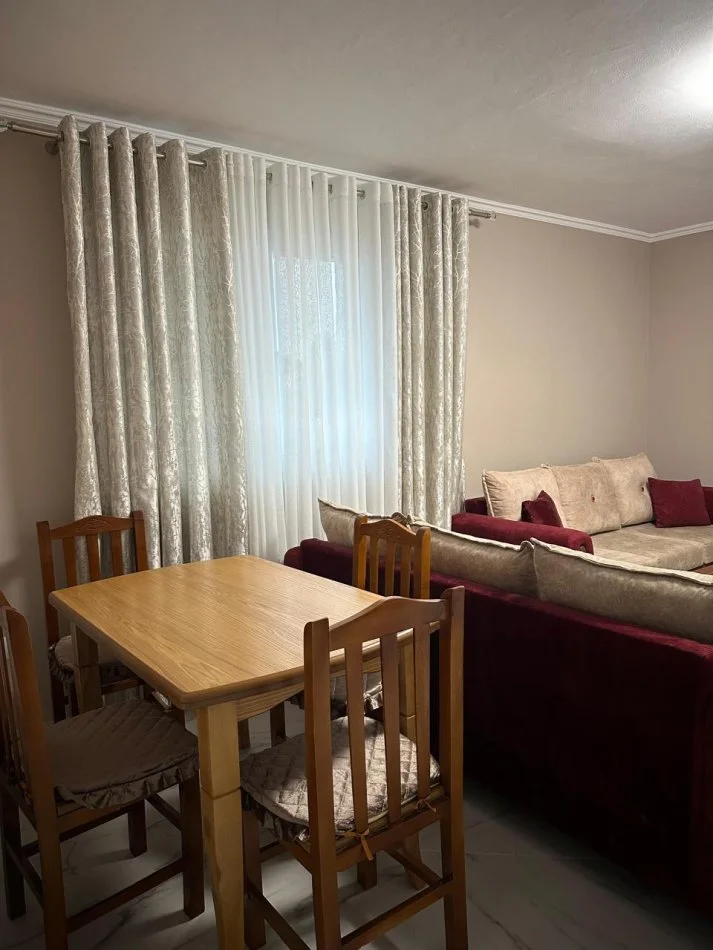 Tirane, jepet me qera apartament 1+1 Kati 2, 60 m² 400 € (Sauk I Ri)