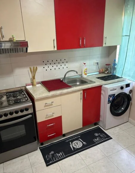 Tirane, jepet me qera apartament 1+1 Kati 1, 67 m² 410 € (Brryli)