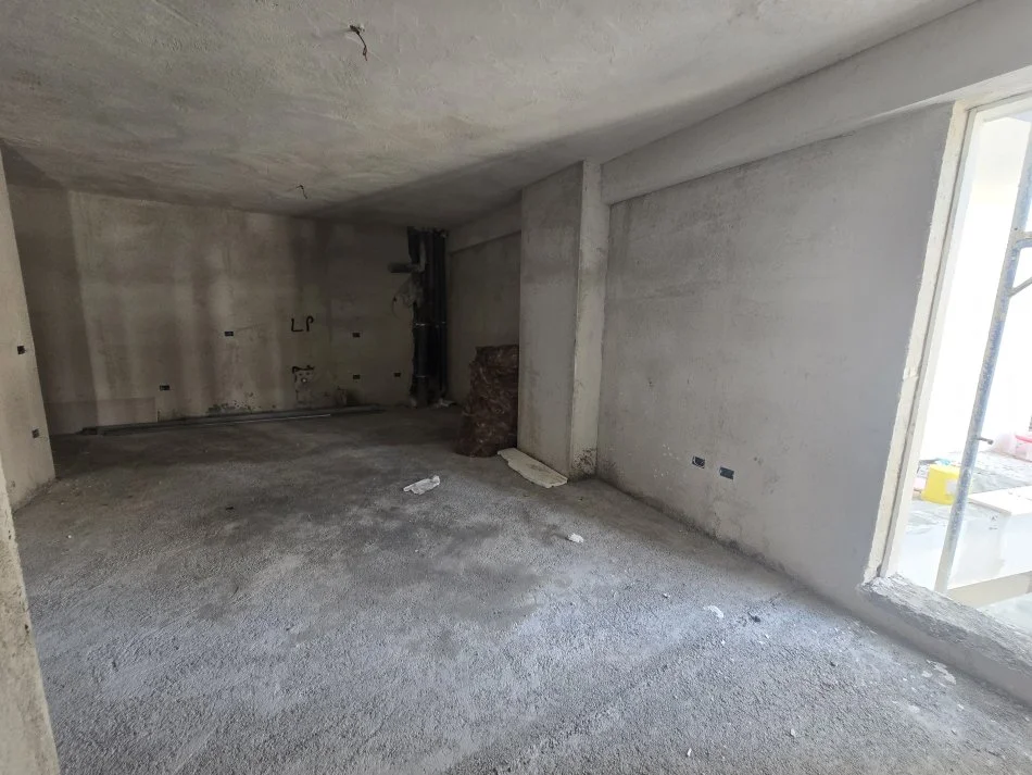 Tirane, shitet apartament 2+1 Kati 3, 91 m² 137.500 € (Fusha e Aviacionit)