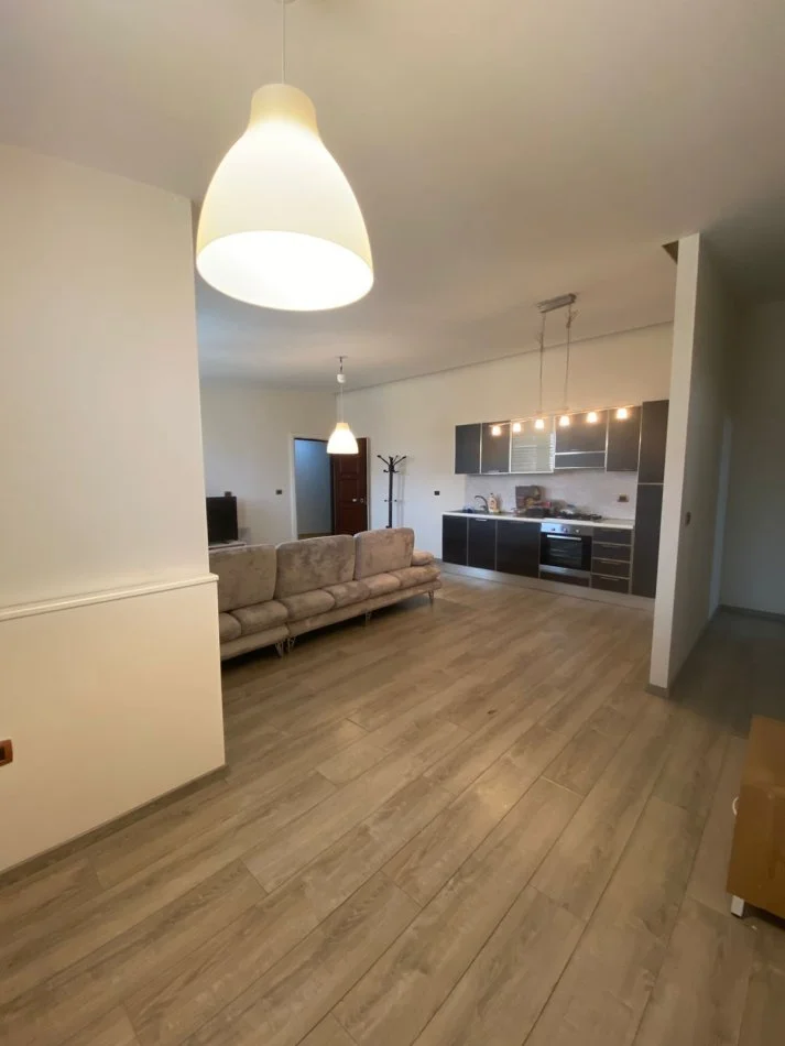 Tirane, jepet me qera apartament 1+1 Kati 8, 72 m² 500 € (21 Dhjetori)