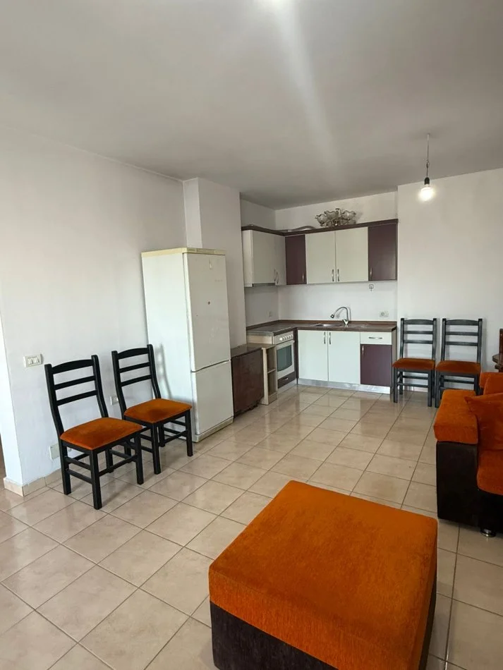 Tirane, jepet me qera apartament 1+1 Kati 9, 72 m² 400 € (Yzberisht)