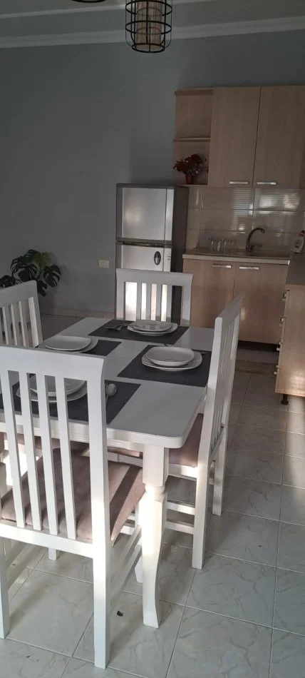Tirane, jepet me qera apartament 2+1 Kati 4, 80 m² 550 € (Vasil Shanto)