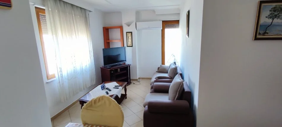 Tirane, jepet me qera apartament 1+1 Kati 6, 70 m² 500 € (Rruga e Barrikadave)