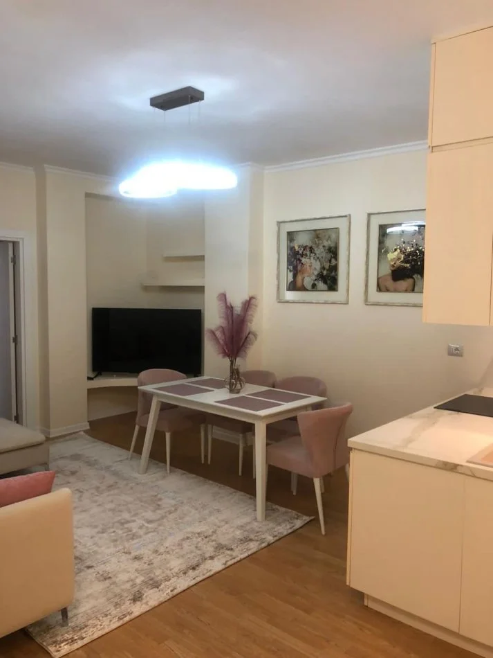 Tirane, jepet me qera apartament 2+1 Kati 5, 100 m² 1.200 € (Rruga e Kosovareve)