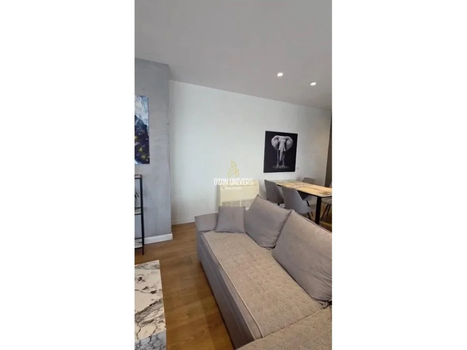 Tirane, jepet me qera apartament duplex Dublex Kati 7, 125 m² 1.700 € (Rruga e Barrikadave, Qendër)