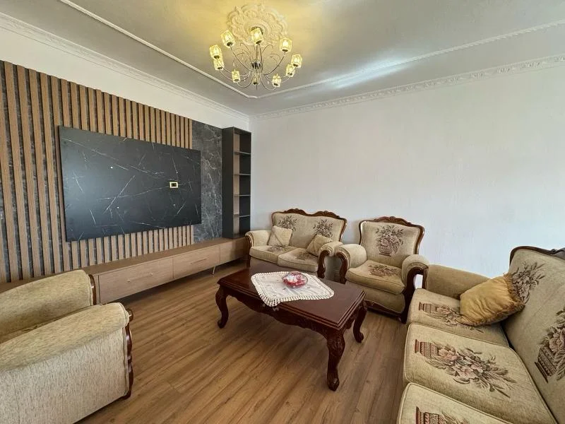 Tirane, jepet me qera apartament 3+1 Kati 2, 120 m² 500 € (Sauku i Ri)