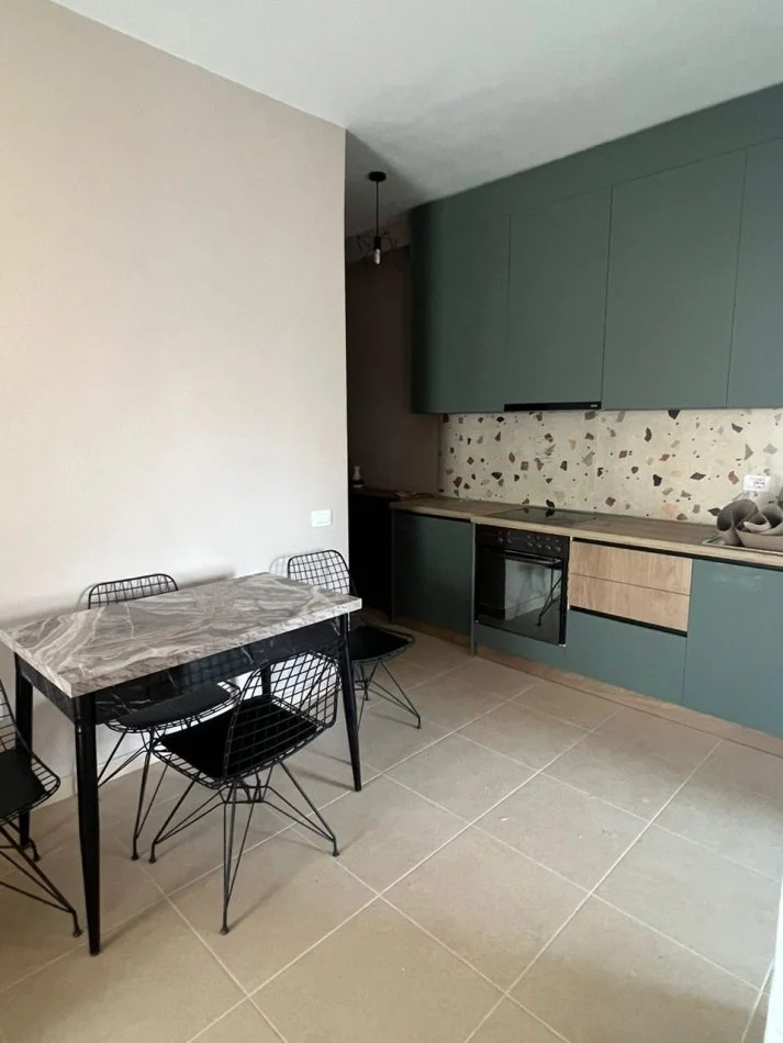 Tirane, jepet me qera apartament 1+1 Kati 5, 60 m² 500 € (Laprake, Rruga Dritan Hoxha)