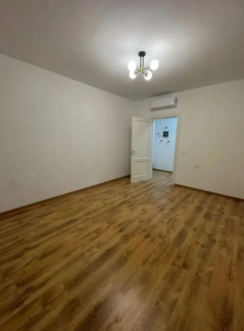 Tirane, jepet me qera apartament 1+1 Kati 4, 120 m² 800 € (Delijorgji)