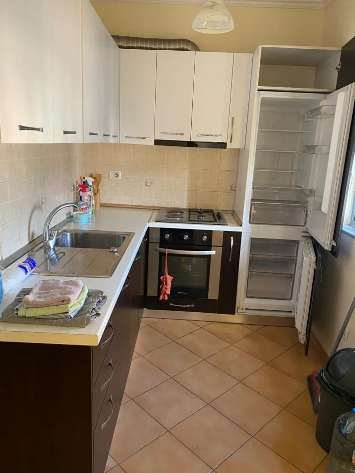 Tirane, jepet me qera apartament 2+1 Kati 6, 100 m² 500 € (Pallati me Shigjeta)