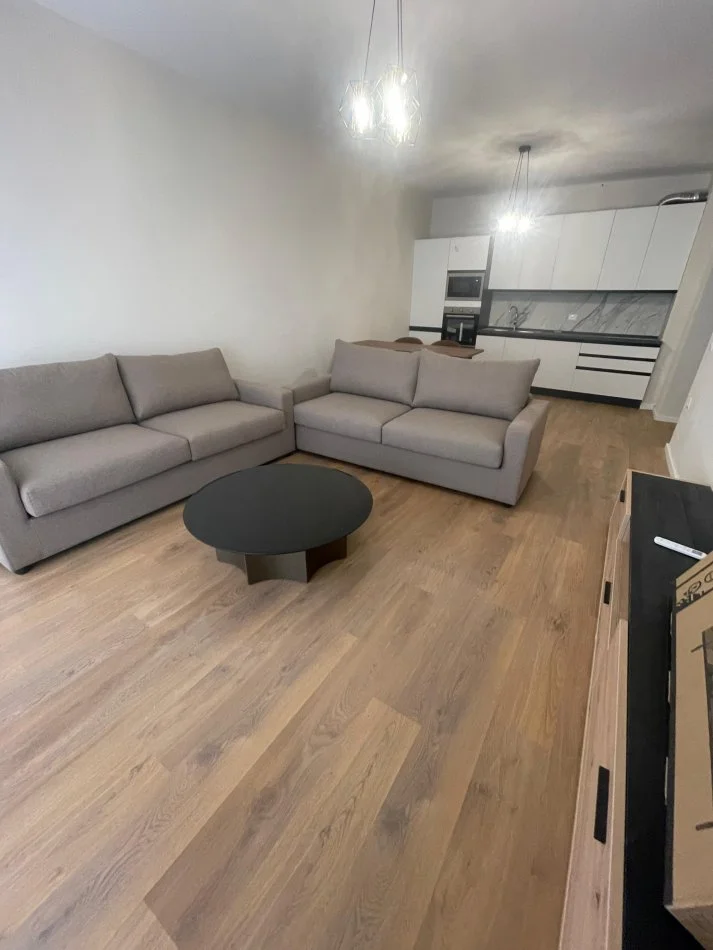 Tirane, jepet me qera apartament 1+1 Kati 8, 100 m² 650 € (Don Bosko)