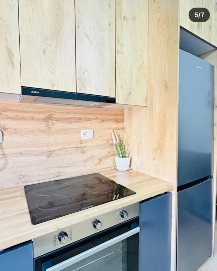 Tirane, jepet me qera apartament 1+1 Kati 1, 60 m² 650 € (9 Kateshet)