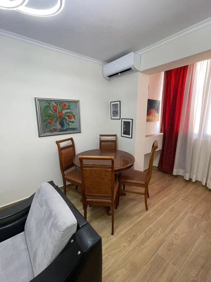 Tirane, jepet me qera apartament 2+1+Ballkon Kati 3, 77 m² 650 € 