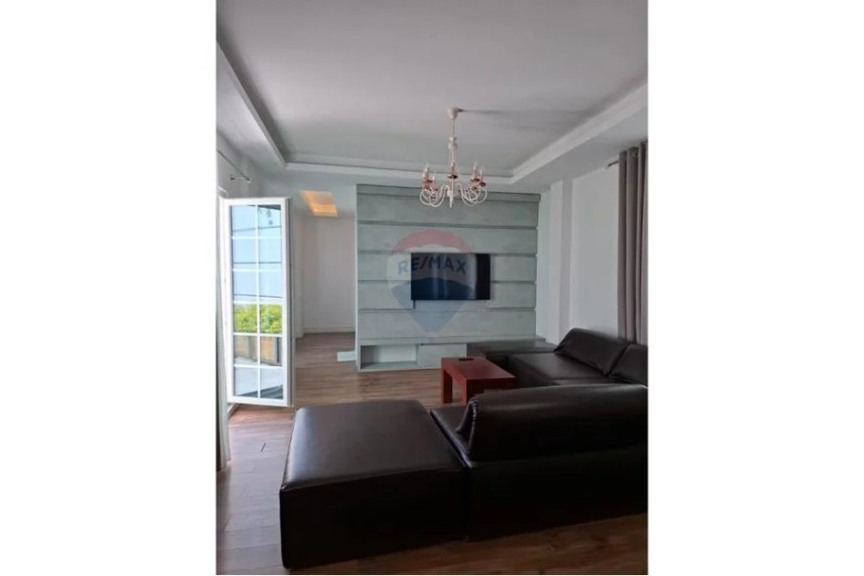 Tirane, jepet me qera apartament+verande | Penthouse 4+1+Ballkon Kati 2, 210 m² 1.500 € (Sauk)