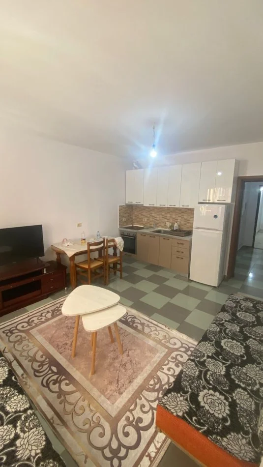 Tirane, jap me qera apartament 1+1+Ballkon Kati 2, 70 m² 450 € (Rruga e Elbasanit, prane Gjimnazit te Gjuheve te Huaja)