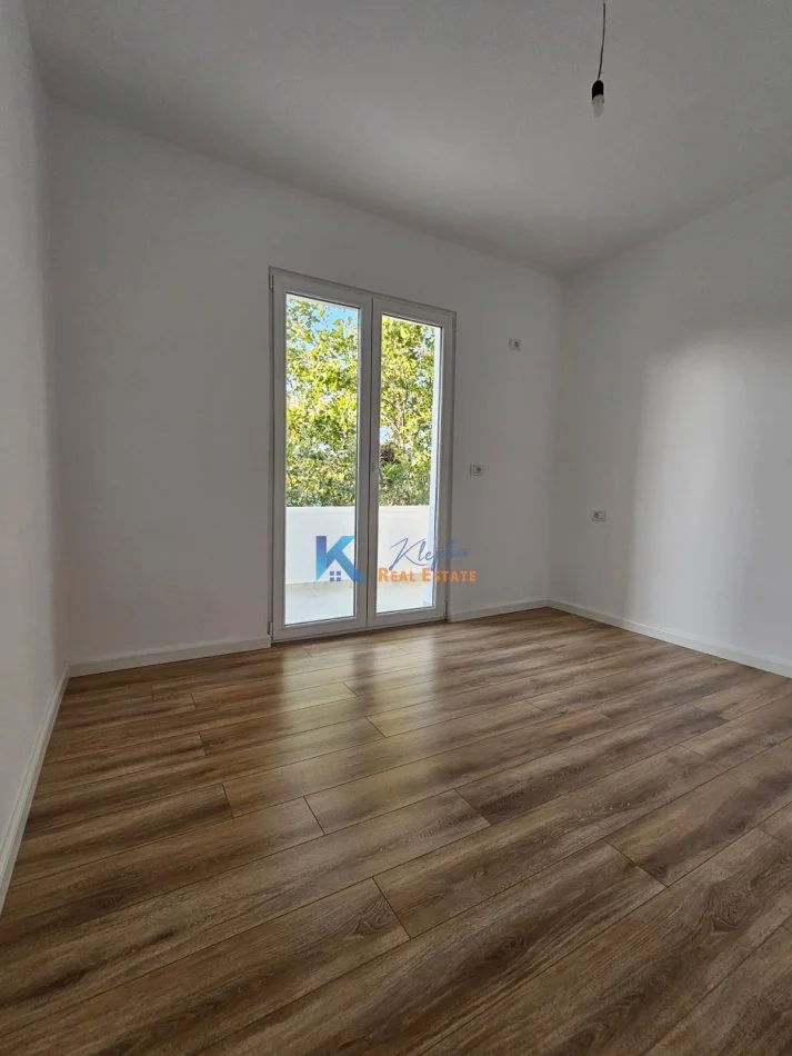 Tirane, shitet apartament 2+1+Ballkon Kati 5, 66 m² 173.000 € (Rruga e Kavajes, afer Xhamise)