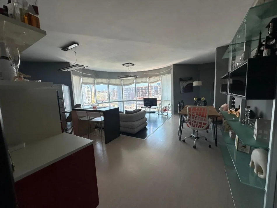 Tirane, jepet me qera apartament 2+1+Aneks+Ballkon Kati 7, 133 m² 800 € (komuna e parisit)