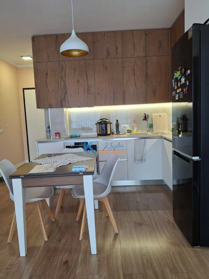Tirane, jap me qera apartament 2+1+Ballkon Kati 6, 94 m² 700 € (Don Bosko, kompleksi Fiori di Bosko)