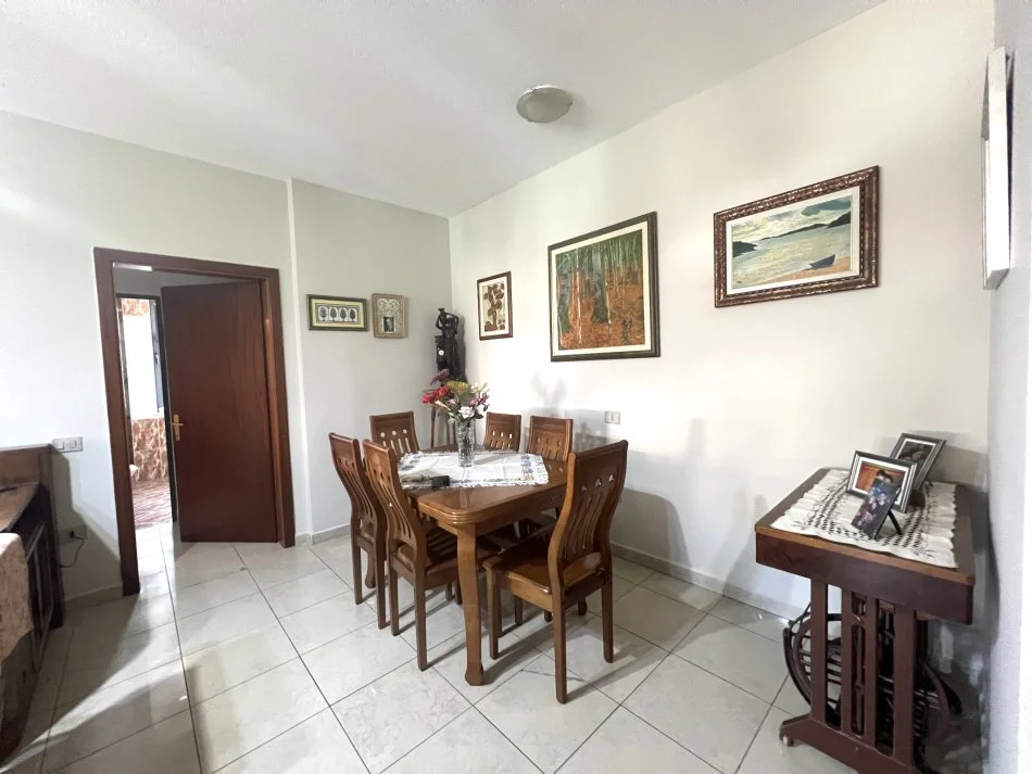 Tirane, jepet me qera apartament 1+1+Ballkon Kati 4, 600 € (MYSLYM SHYRI)