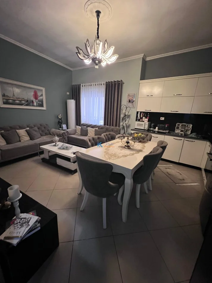 Tirane, shitet apartament 2+1+Ballkon Kati 8, 105 m² 160.000 € (Astir, afër Bar Artisti)