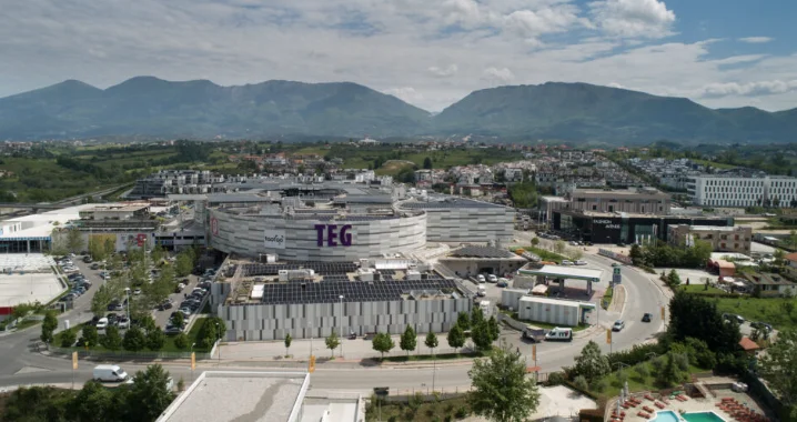 Tirane, jepet me qera ambjent biznesi Kati 0, 1.011 m² 30.330 € (mjull bathore)