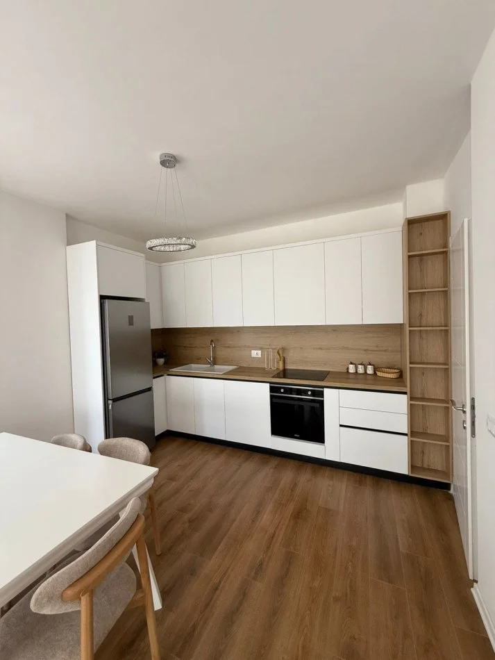 Tirane, jap me qera apartament 2+1+Ballkon Kati 7, 100 m² 800 € (Rruga Xhanfize Keko, Kompleksi Erli)